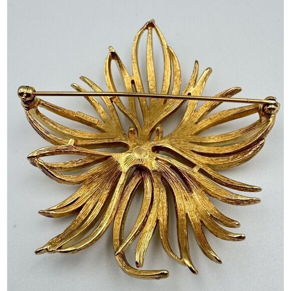 Monet Signed Gold Tone Textured Abstract Leaf Vintage Brooch Pin Jewelry - Picture 4 of 7